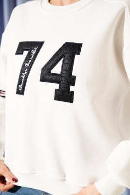 74 Yazılı Üç İplik Sweatshirt Ekru - Kadın Giyim Modelleri