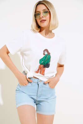 Çantalı Kız Baskılı T-shirt Ekru 