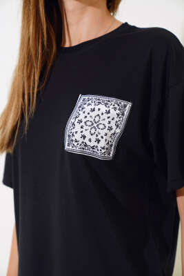 Cep Baskılı T-shirt Siyah - Kadın Giyim Modelleri