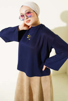 Çiçek İşlemeli Loyşa Bluz Lacivert - SAS