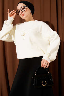 Çiçek İşlemeli Triko Kazak Ekru 