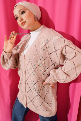 Çiçekli Baklava Desenli Triko Hırka Pudra