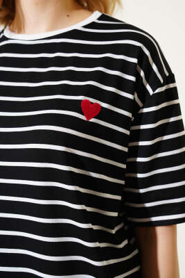 Çizgili Kalp Nakışlı T-shirt Siyah - Kadın Giyim Modelleri