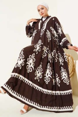 Desenli Yarı Patlı Önü Düğmeli Elbise Kahve