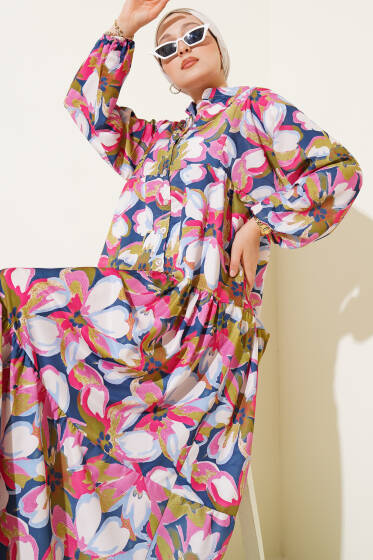 Hakim Yaka Bilek Lastikli Çiçek Desenli Elbise Pembe - Elbise