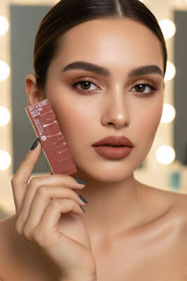 Kadifemsi Mat Bitişli Lipstick 102 