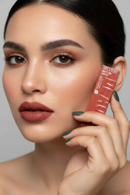 Kadifemsi Mat Bitişli Lipstick 105 