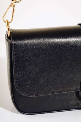 Kapaklı Omuz Çantası Siyah - Kol Çantası