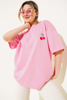 Kiraz Nakışlı T-Shirt Pembe - Kadın Giyim Modelleri