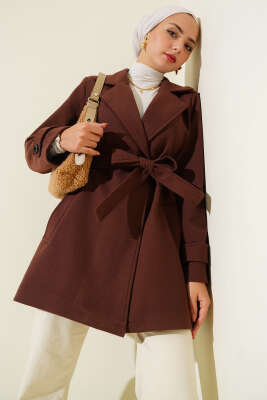 Kruvaze Yaka Kuşak Detaylı Kısa Kaşe Kaban Kahve