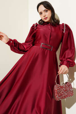 Omuz Taşlı Yarım Gizli Düğmeli Saten Elbise Bordo - Elbise