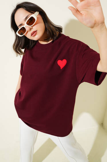 Yaka Kalp Nakışlı Salaş T-shirt Bordo - T-shirt