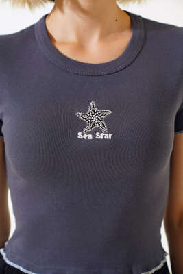 Yıldız Nakışlı T-shirt Füme - Yeni Giyim
