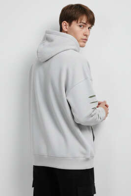 Yırtık Efektli Nakışlı Erkek Sweatshirt Taş - Erkek Sweatshirt